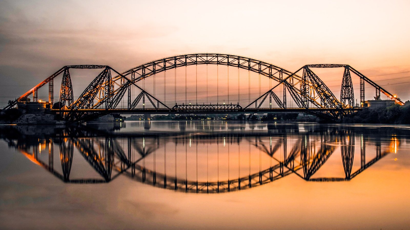Rohri, across the Indus, Sukkur, Pakistan